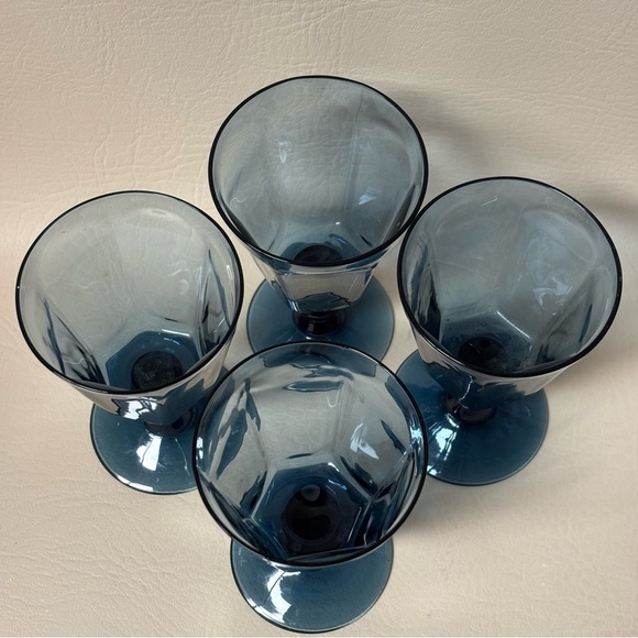SET of 4 Vintage LENOX
Crystal Antique Dark Blue
Small Wine Desert Glasses - Picture 5 of 6
